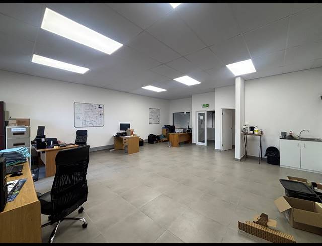 500M² WAREHOUSE TO LET IN FIRGROVE